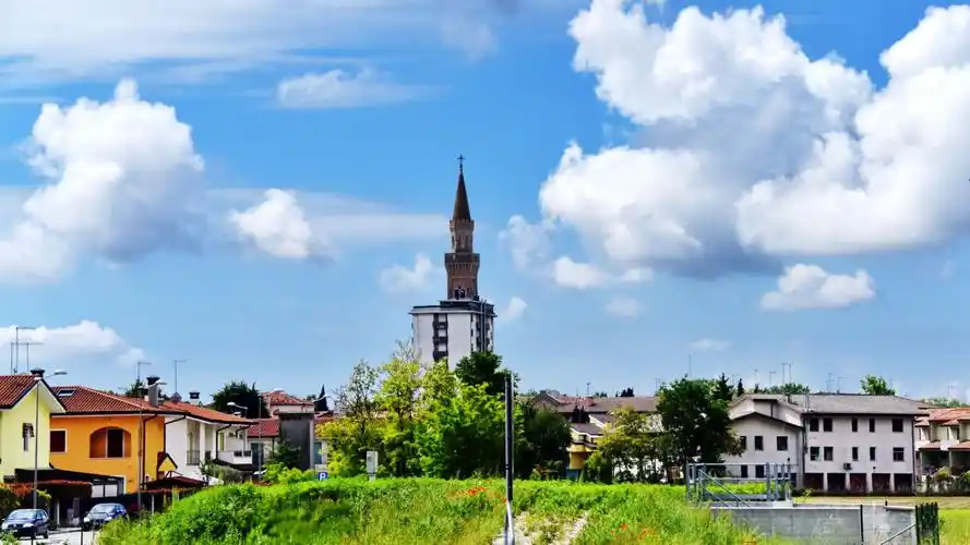 《田园风光》车拍于意大利境内.