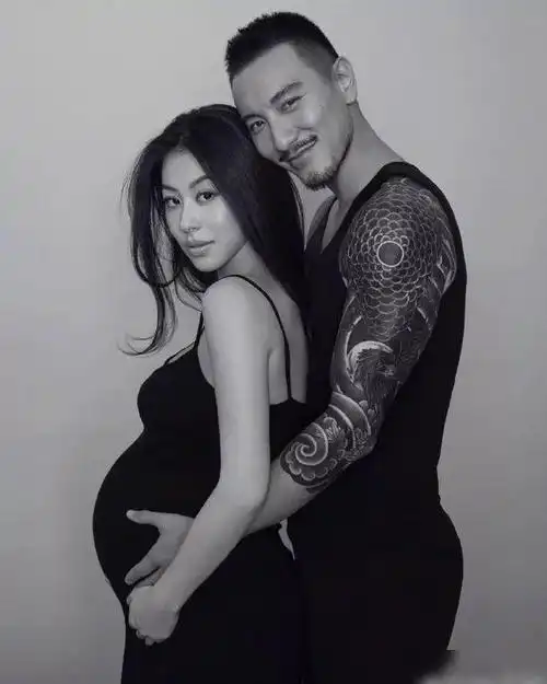 台湾媒体称,王阳明的妻子蔡诗芸是圣诞节在台北剖腹生产,王阳明妈妈和