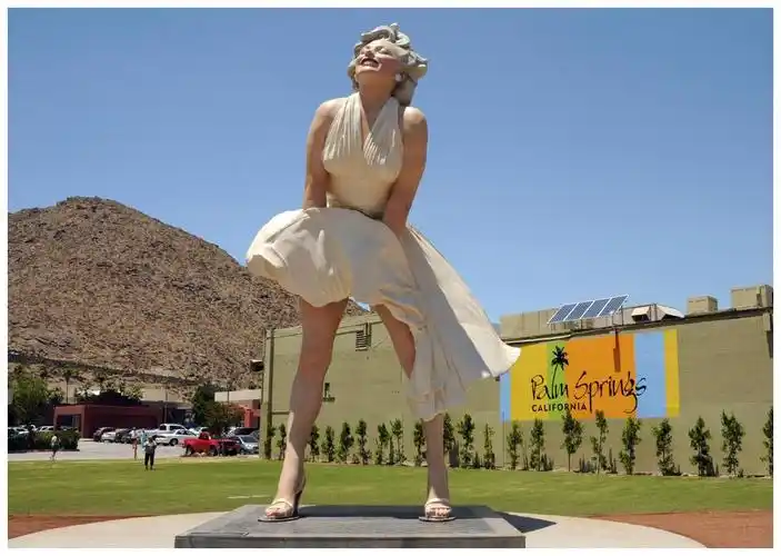 美国"美女"雕像,耗资500万修建,因游客"不雅"行为被迫拆掉