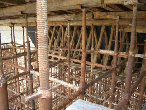 桥梁上部结构支架与模板施工