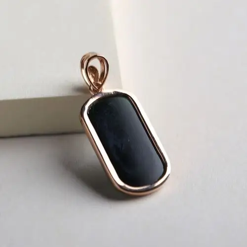 怡泰祥·18k钻墨翠马鞍形吊坠