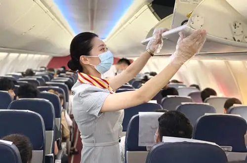 乌鲁木齐航空乘务员张梓涵保持期待更要保持热爱