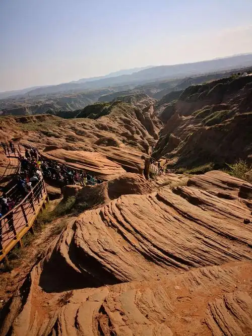 山西陕西甘泉雨岔,桦树沟大峡谷:丹霞地貌波浪谷