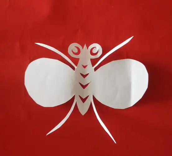 儿童剪纸班线上学习剪纸 第二十二课 蜜蜂的折剪法法