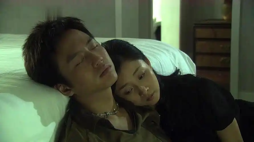 早已经与娘娘孙俪领证结婚,也就是说邓超成了出轨的渣男,而殷桃则成了