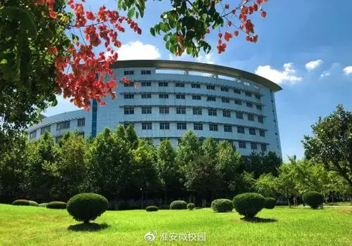 全民阅读促文明书香浓浓润淮师