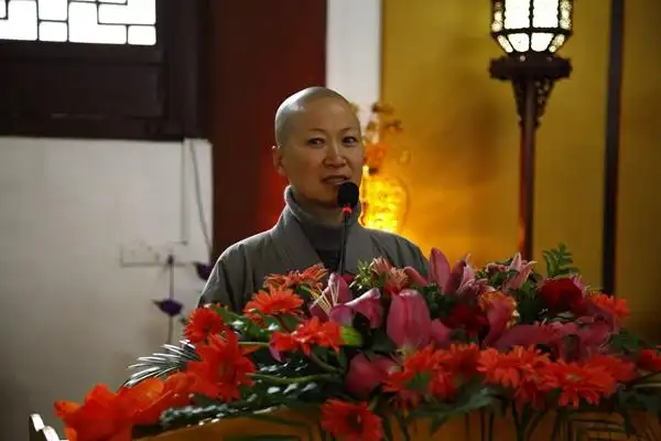 流通部负责人妙莲法师做了年度工作汇报