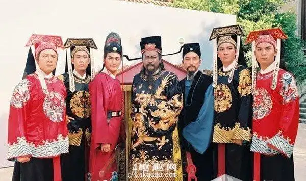 93版电视剧包青天的音乐该剧演员表及是哪年拍的