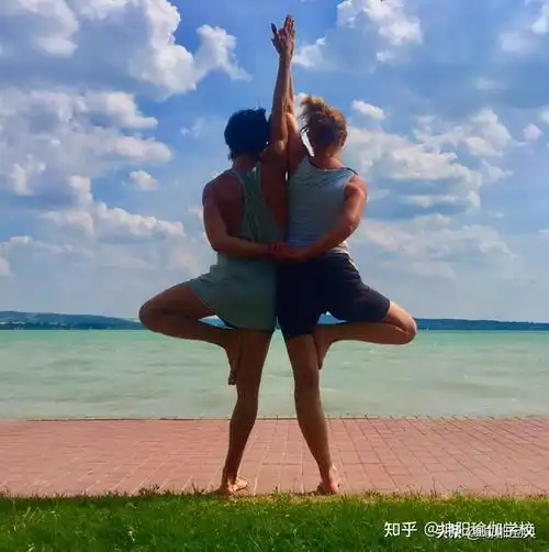 双人瑜伽教学12个情侣瑜伽教学动作