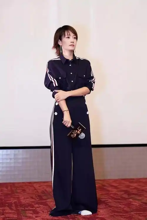 马伊琍真自信机场照片不p一下就敢放出来真实状态却让人意外