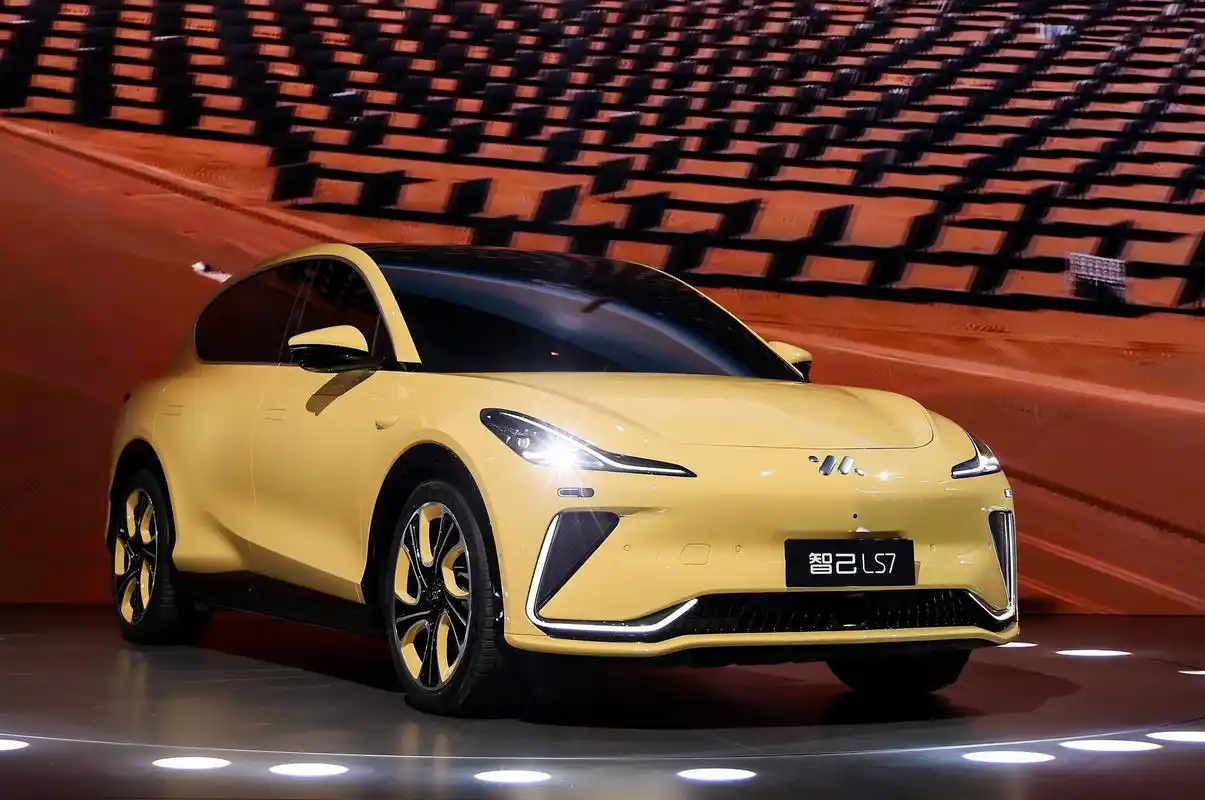 舒适操控两全其美,智己ls7开启预售35万元起