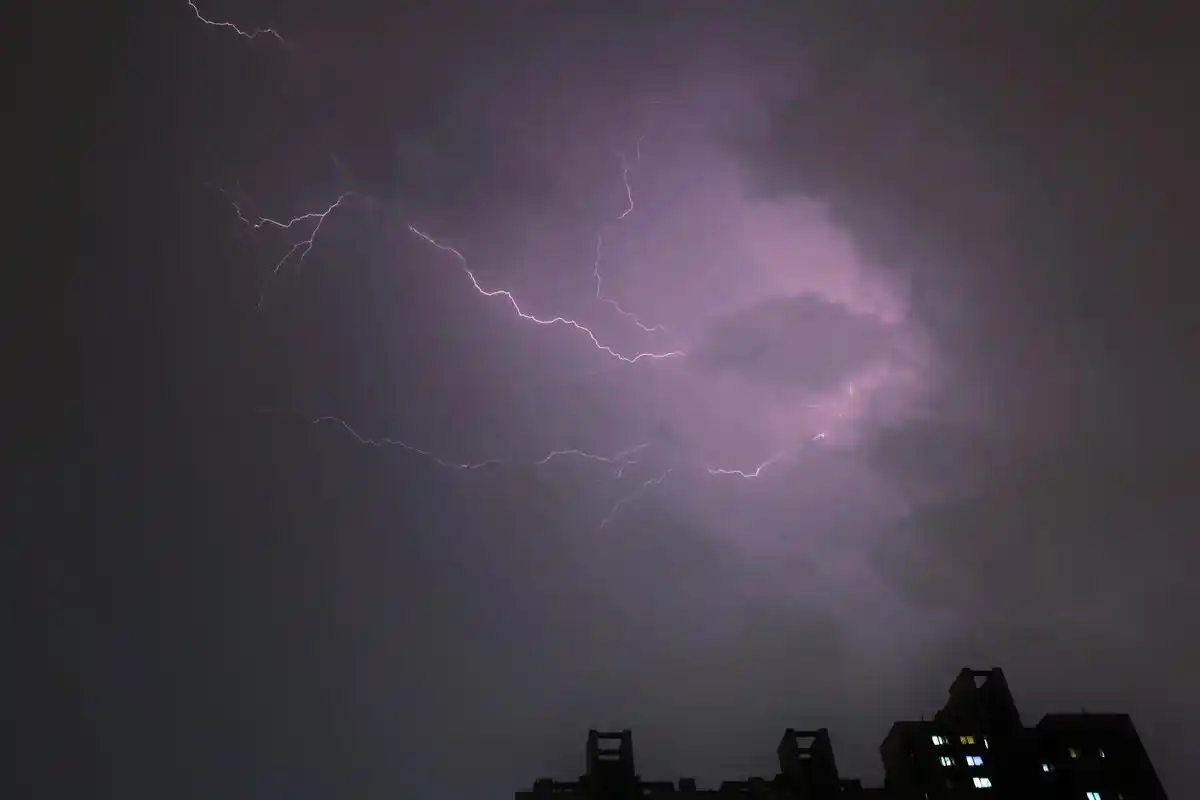 北京这场雨为啥干打雷很快就天亮了专家水汽不行