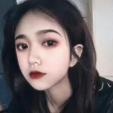 高冷女生头像举手机 - 可爱卡通头像!