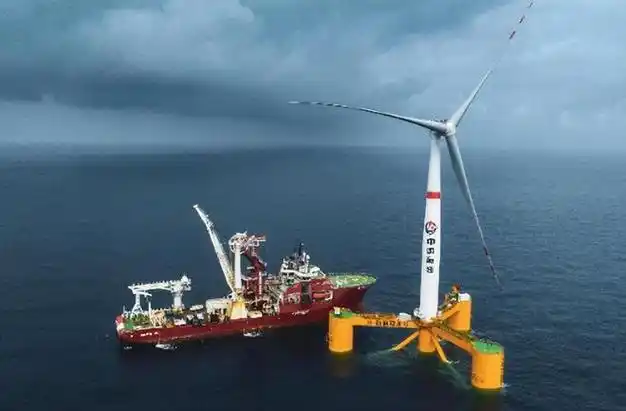 海上风电机头重脚轻,落脚点还很"软",为何却连台风都吹不倒?