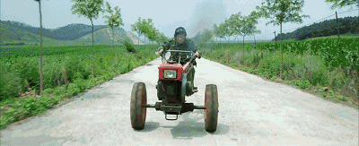 亚洲舞王赵四开拖拉机都能出轨,"东北f4"平时都开什么车?