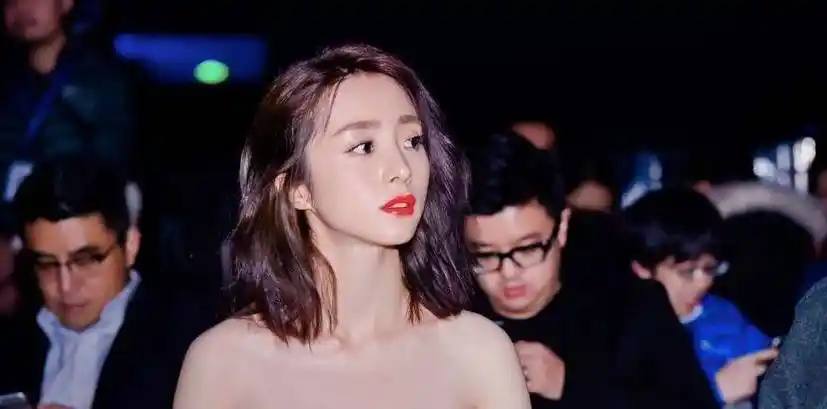 胡冰卿与陈星旭的恋情被曝后,可是让不少《东宫》女孩心碎,cp散了,想