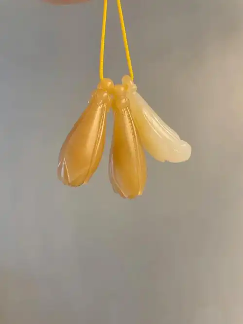 和田玉玉兰花吊坠