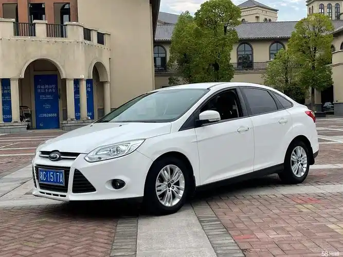 6l 自动舒适型 常德二手福特福克斯三厢 白