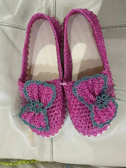钩了双蝴蝶结凉鞋