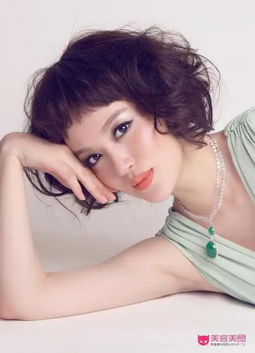 唐于鸿,中国内地女演员,1986年7月19日出生于重庆.