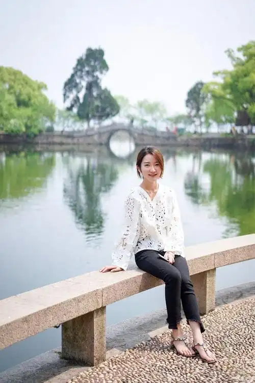 辣妈游记长腿美女自驾无锡激情碰撞七座suv荣威rx8