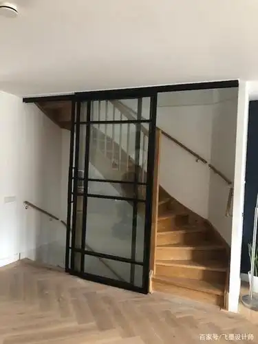 为啥要在楼梯通道装扇推拉门?鸡肋还浪费!说完好处后都没意见了