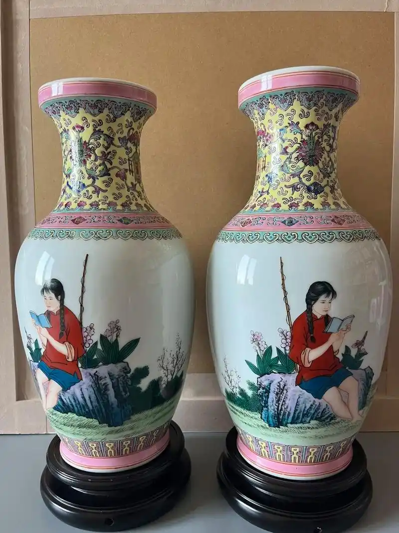 江西省景德镇市艺术瓷厂,一九七一年设计制作的手绘粉彩人物一一