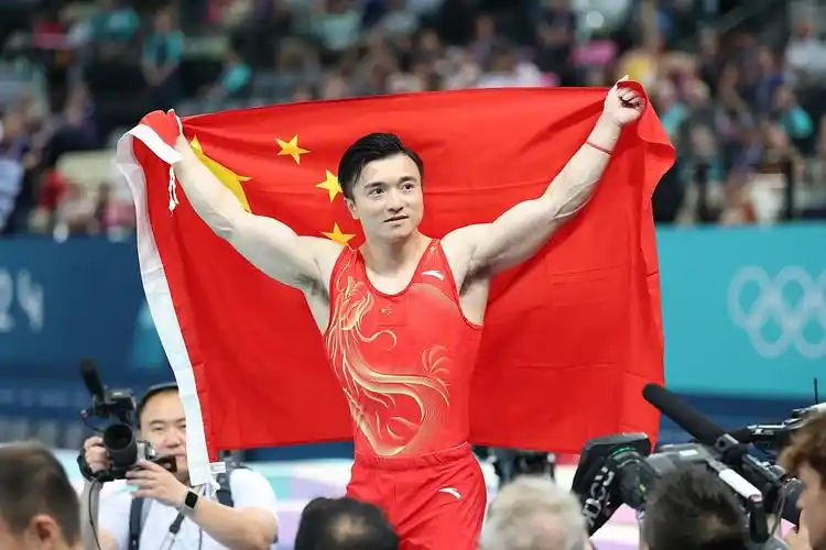 此次夺冠,让刘洋成为奥运会历史上第三位夺得两枚男子吊环金牌的运动