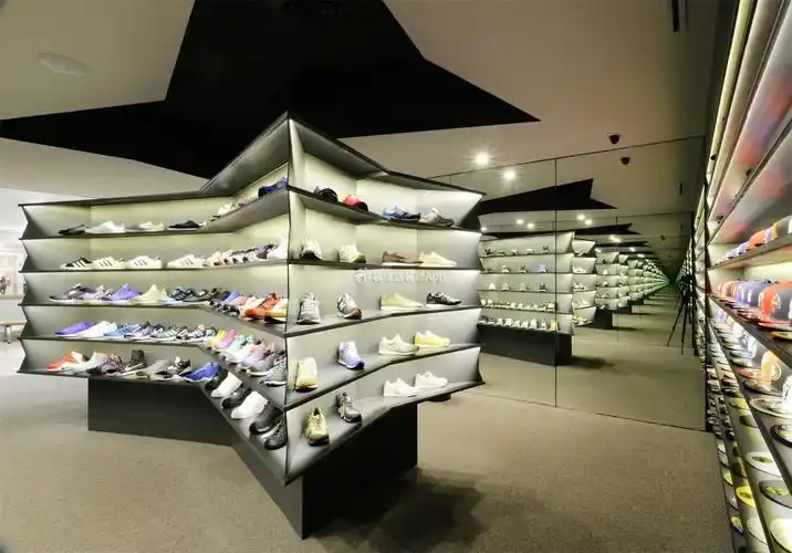 广州商铺运动鞋店装修装饰设计图_装信通网效果图