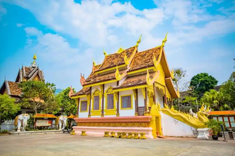 寺,不出国门的异域风情,众多游客来这里打卡祈福_建筑_寺庙_景洪市