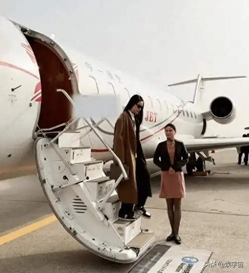 近日,东北"小品王"赵大叔的掌上明珠——龙凤胎女儿球球(本名赵珈萱)