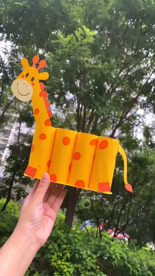 手工制作用废旧纸筒做一个漂亮的笔筒