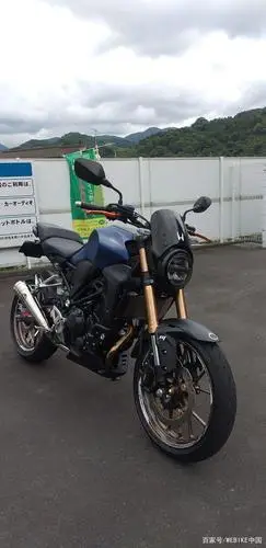 本田cb250r摩托车称得上新古典风范