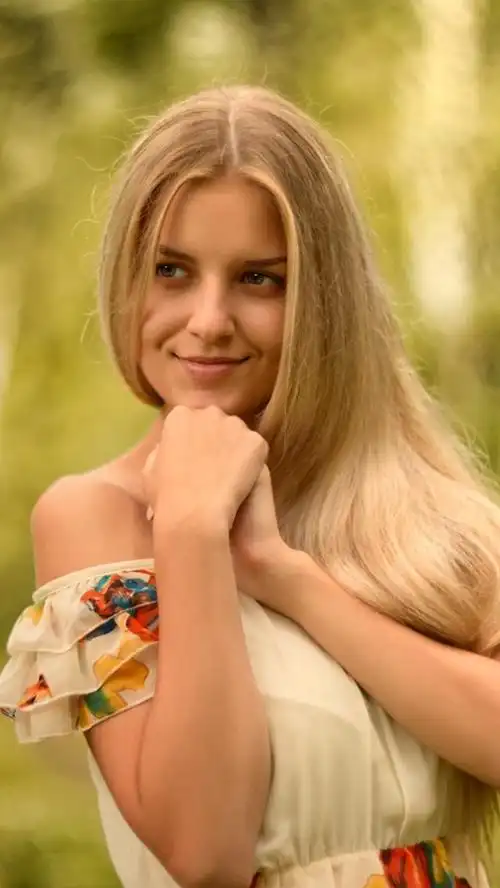 金发女孩,脸,微笑 iphone 壁纸