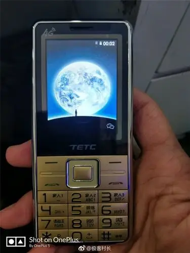 中国移动4g老人机上手:微信qq完美适配,还能跑分