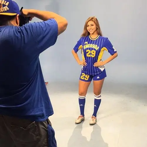 湖人榜眼郎佐鲍尔女朋友身材火辣颜值爆表