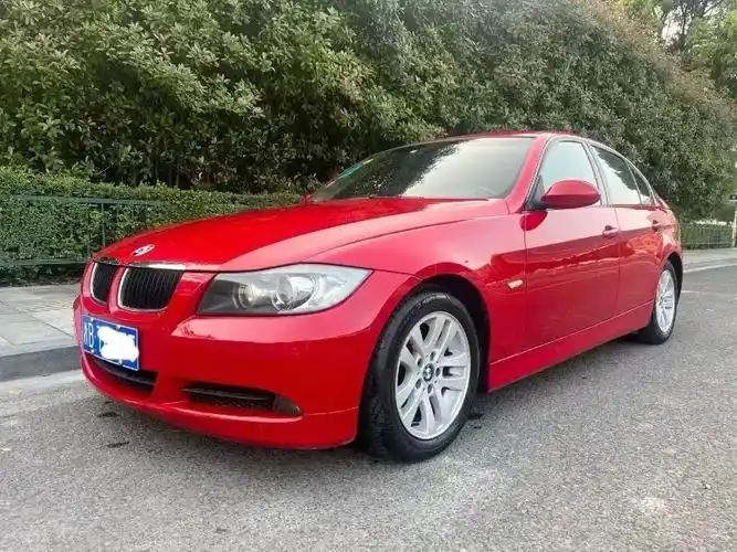 宝马320i 3.59万元 车型:轿车 车体颜色:红色 上牌 - 抖音