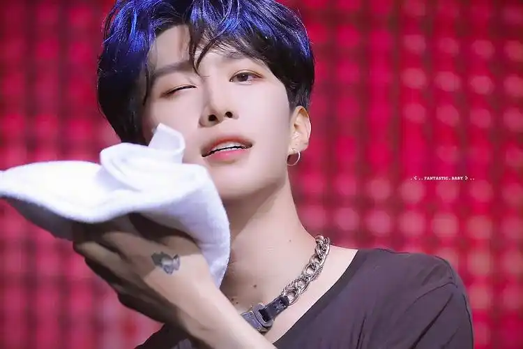 你们喜欢范丞丞fcc蓝发吗