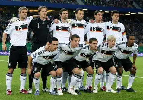 德国足球队 德国足球队西装照片