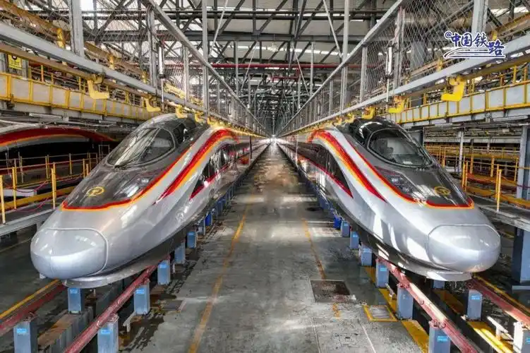 别眨眼,智能复兴号过站!网友:它怎么自带特效?_四川在线