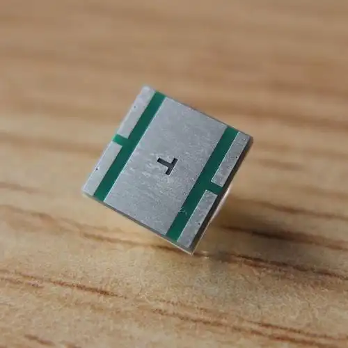 科锐cree xhp70大功率led灯珠30w 尺寸7070mm 6v
v 7070灯珠