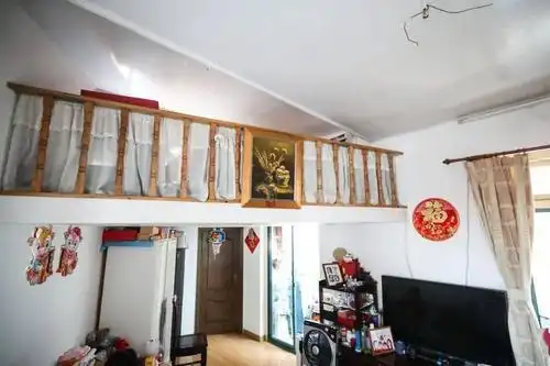 伴公汀上海有幢纸片楼墙面最窄20厘米立繁华街口走进居民家里看到