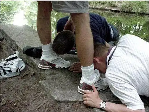 为什么有人喜欢舔球鞋舔鞋是什么文化