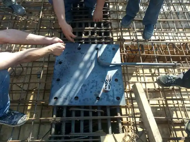 现场主要施工情况如下:c1区地下室顶板钢筋绑扎完成,门厅钢结构预埋件