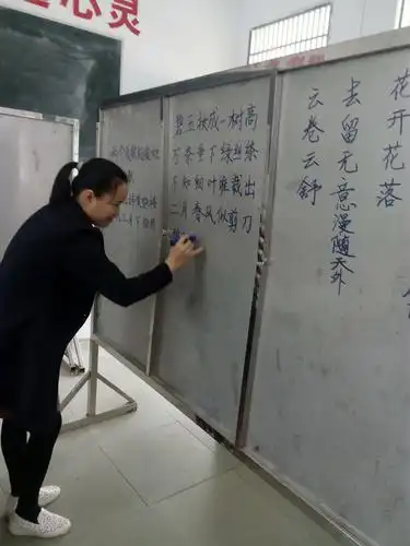 滑溜溜的白板,怎么能把字写好呢.