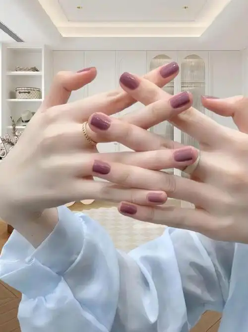 可以很高级 通勤小短甲推荐 显手白的美甲款式推荐 短款指甲美甲教程