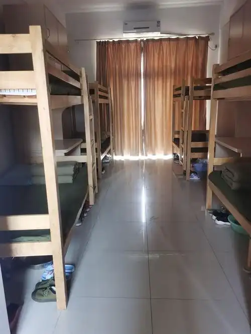 第三天宿舍篇(六排)-六排- 常州市三河口高级中学