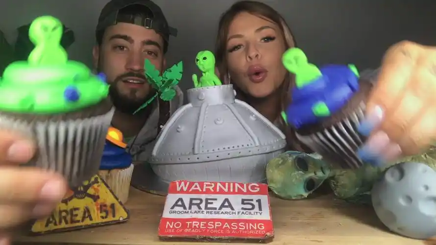 hunnibee吃外星人