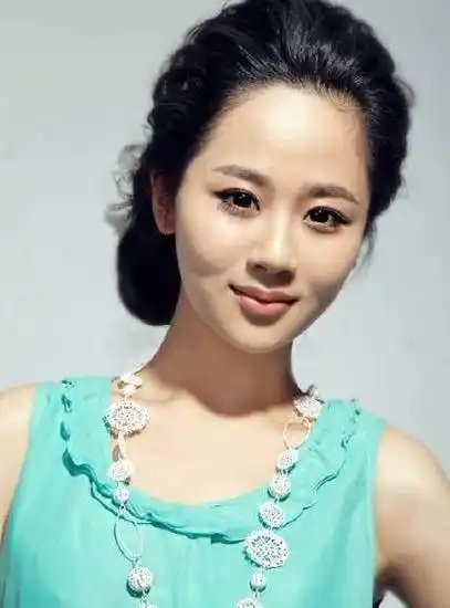 杨紫发素颜道早安,有一种家有女儿中小雪的既视感?_美颜_真素颜_眼线