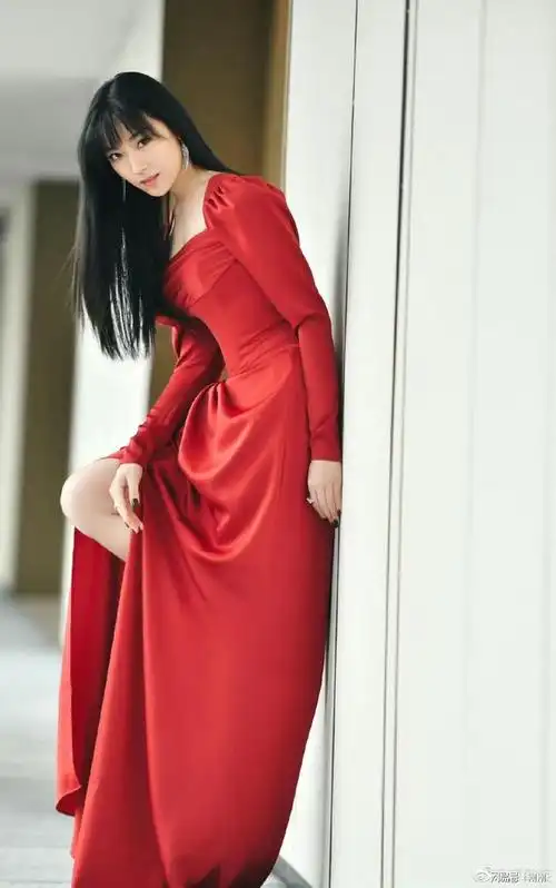 不过菅纫姿也算是找到自己的出路,那就是在短视频